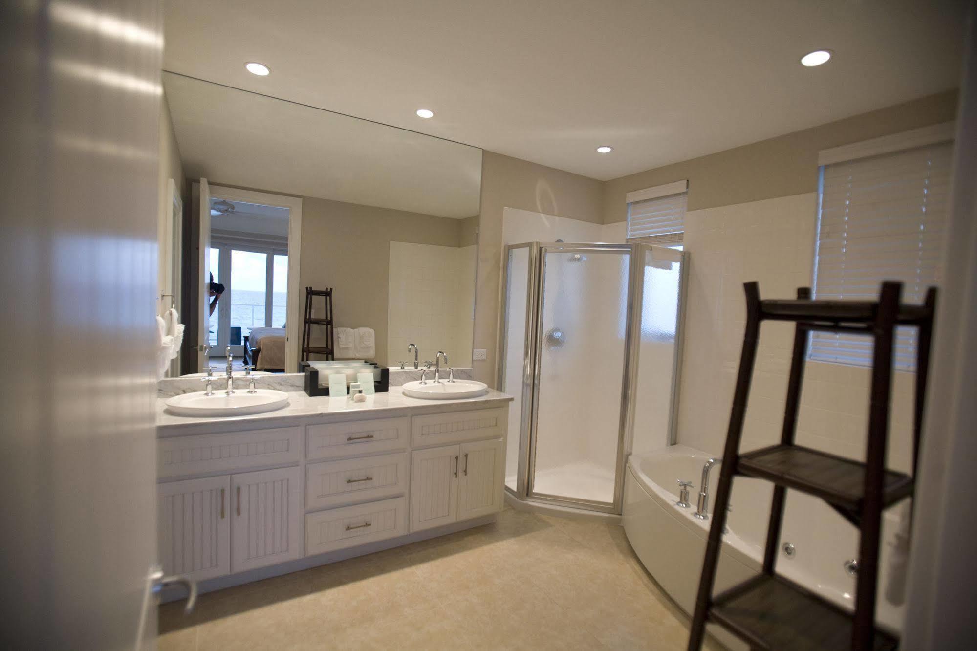 Caribbean Club Boutique Hotel, Grand Cayman Seven Mile Beach